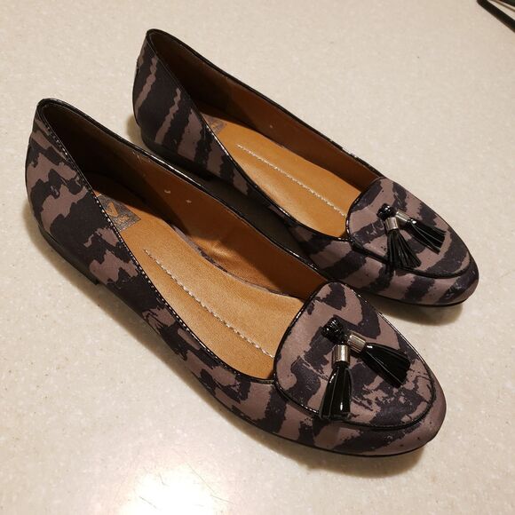 Dolce Vita Shoes - DOLCE VITA Zebra Black & Taupe Stripe tassel flats shoes women’s size 9